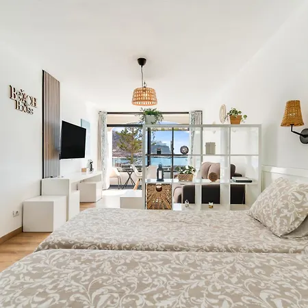 Lejlighed Home2book Cosy Studio, Pool & Sea Views